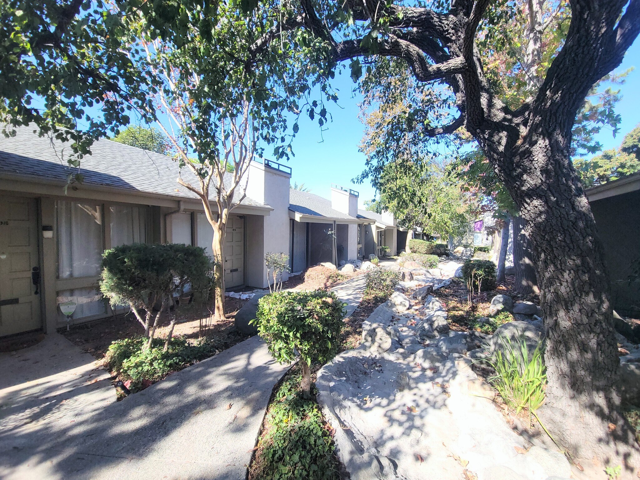 4647 Long Beach Blvd, Long Beach, CA à louer Photo principale– Image 1 sur 12