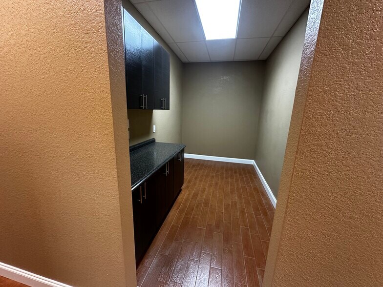 2303 58th Ave E, Bradenton, FL à louer - Photo de l’immeuble – Image 3 sur 23