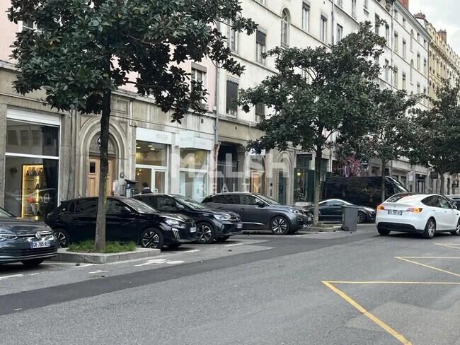 Plus de détails pour Local commercial à louer
