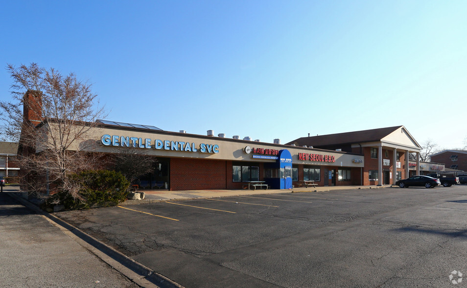 624-640 W Algonquin Rd, Des Plaines, IL à louer - Photo de l’immeuble – Image 3 sur 5