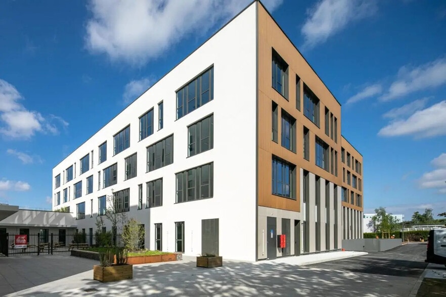 3 Avenue Augustin-Louis Cauchy, Nantes à louer - Photo de l’immeuble – Image 1 sur 12