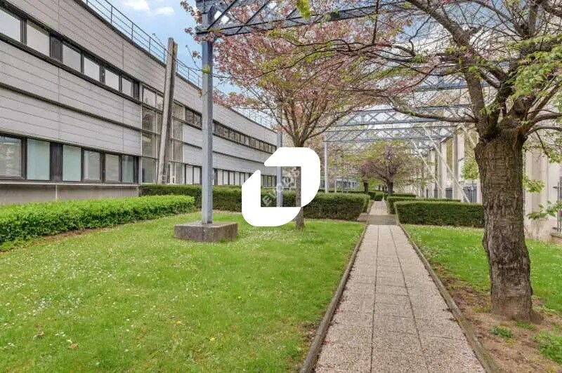 Local d’activités dans Saint-Denis à louer - Photo de l’immeuble – Image 2 sur 21