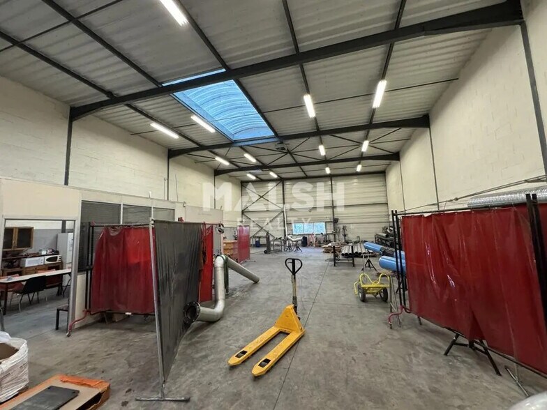 Industriel/Logistique dans Andrézieux-Bouthéon à louer - Photo de l’immeuble – Image 2 sur 4