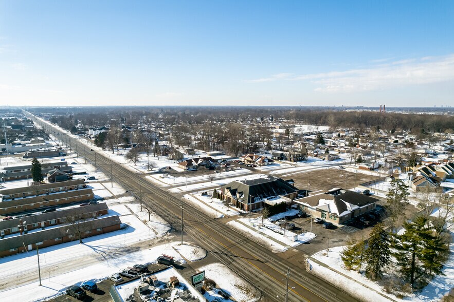 30365 Dequindre Rd, Madison Heights, MI à louer - Aérien – Image 2 sur 2