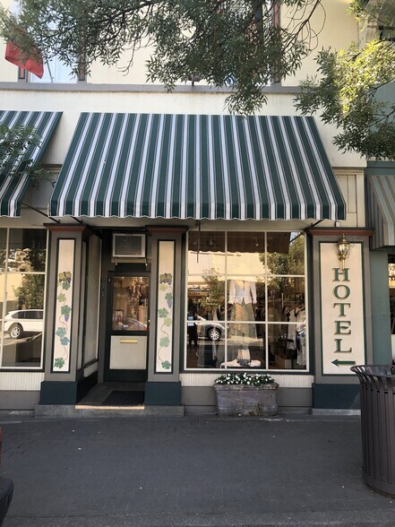 1309 Main St, Saint Helena, CA à louer - Photo de l’immeuble – Image 2 sur 15