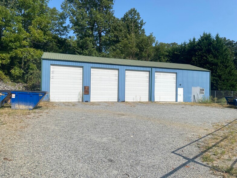 28 Ridgeway Ave, Etowah, NC à vendre - Photo principale – Image 1 sur 4