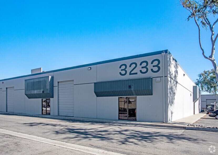 3233-3283 De La Cruz Blvd, Santa Clara, CA à louer - Photo de l’immeuble – Image 3 sur 6