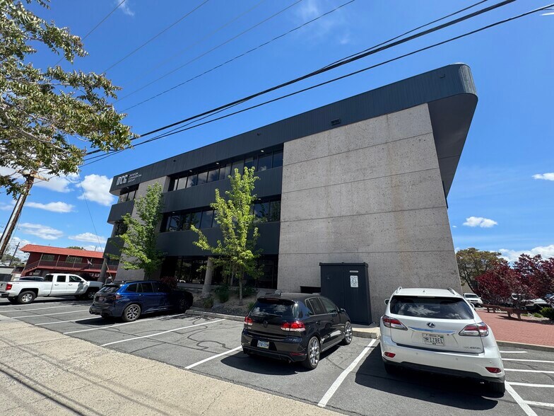 333 Holcomb Ave, Reno, NV à louer - Photo de l’immeuble – Image 2 sur 5