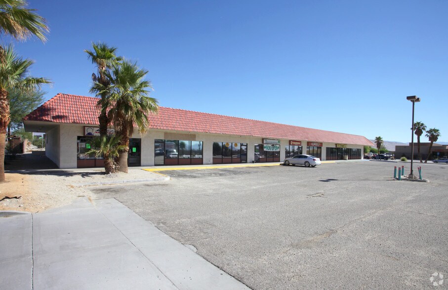 3700 E Vista Chino, Palm Springs, CA à louer - Photo de l’immeuble – Image 3 sur 11