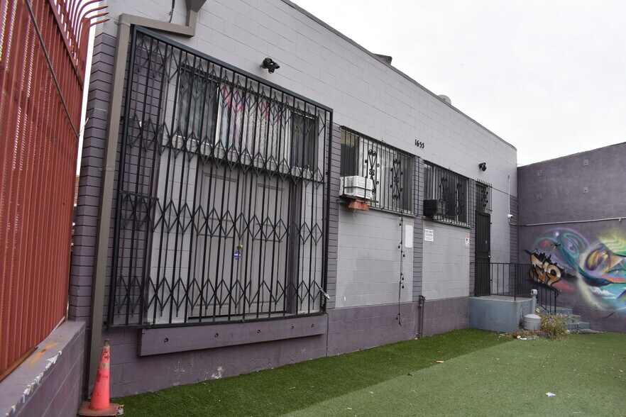 1655 S Compton Ave, Los Angeles, CA à vendre - Photo de l’immeuble – Image 3 sur 32