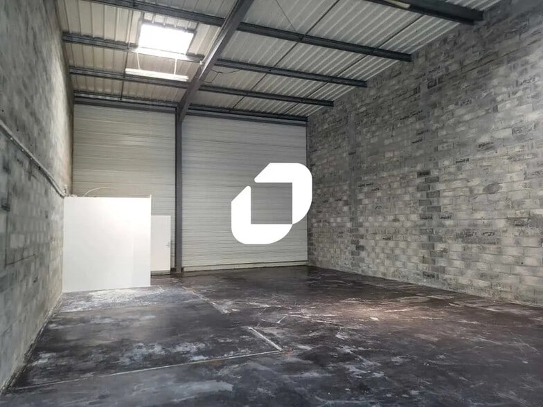 Local d’activités dans VILLENAVE-D'ORNON à louer - Photo intérieure – Image 1 sur 4