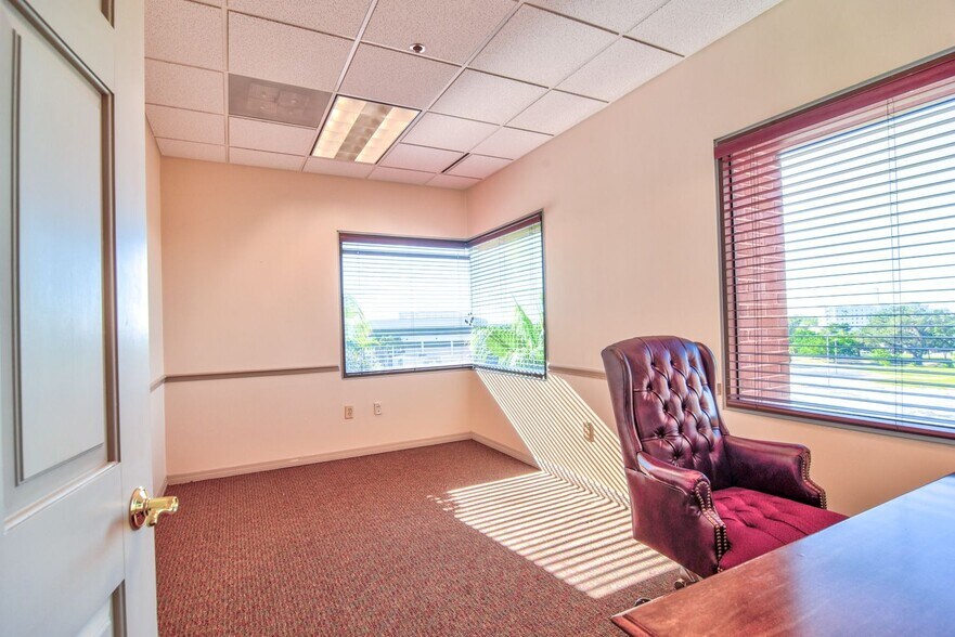 1150 Cleveland St, Clearwater, FL à louer - Photo intérieure – Image 3 sur 69