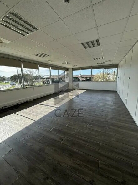 Bureau dans Mérignac à louer - Photo de l’immeuble – Image 1 sur 6