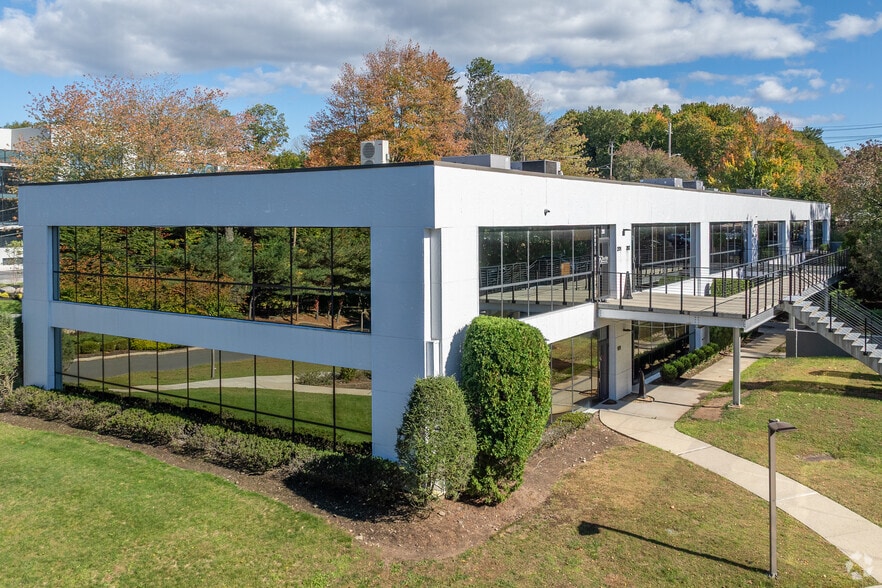 1 Executive Blvd, Suffern, NY à louer - Photo principale – Image 1 sur 41