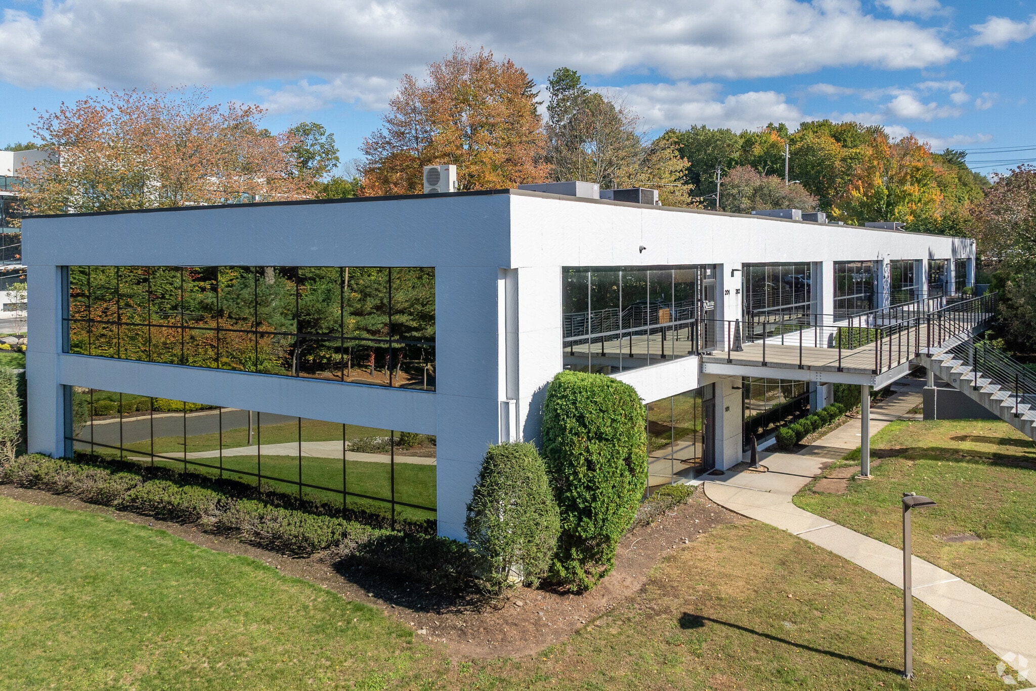 1 Executive Blvd, Suffern, NY à louer Photo principale– Image 1 sur 42