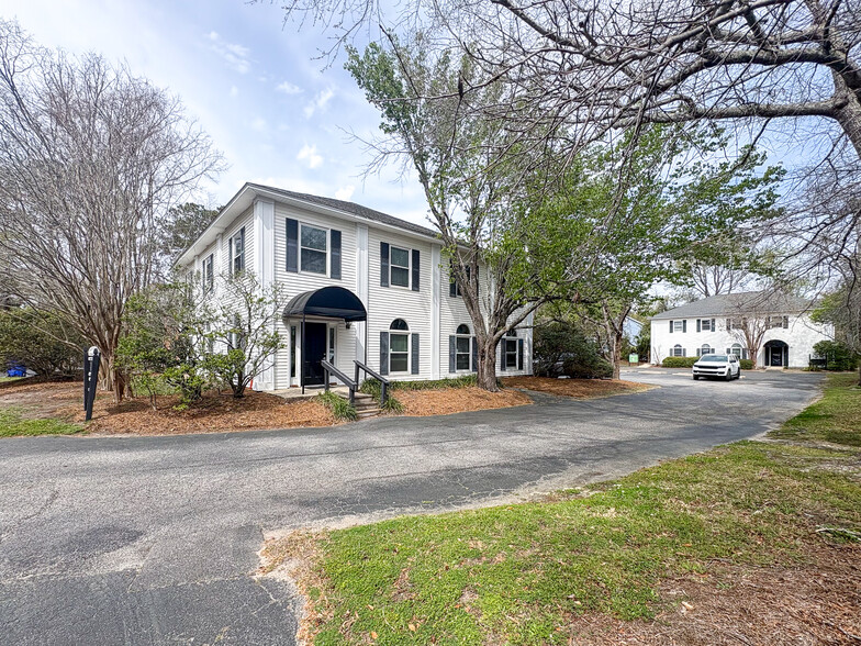 890 Johnnie Dodds Blvd, Mount Pleasant, SC à louer - Photo de l’immeuble – Image 1 sur 22