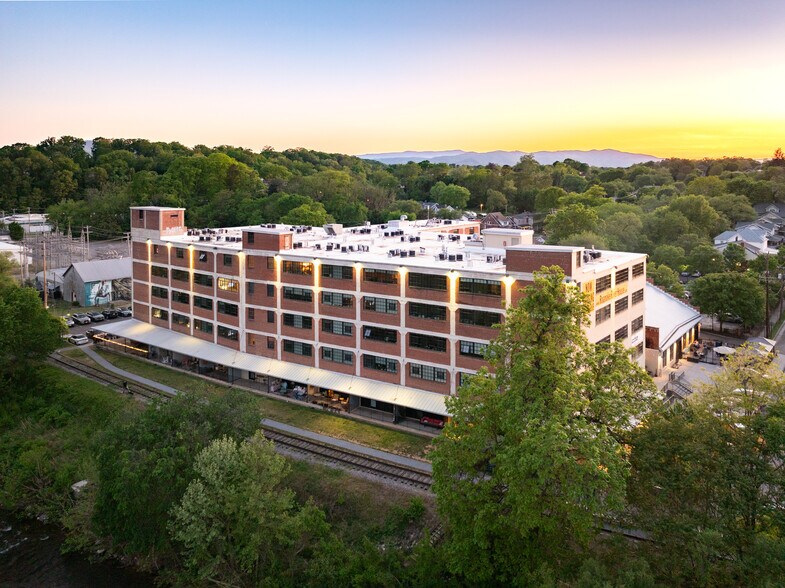 806 Wasena Ave SW, Roanoke, VA à louer - Photo de l’immeuble – Image 2 sur 2