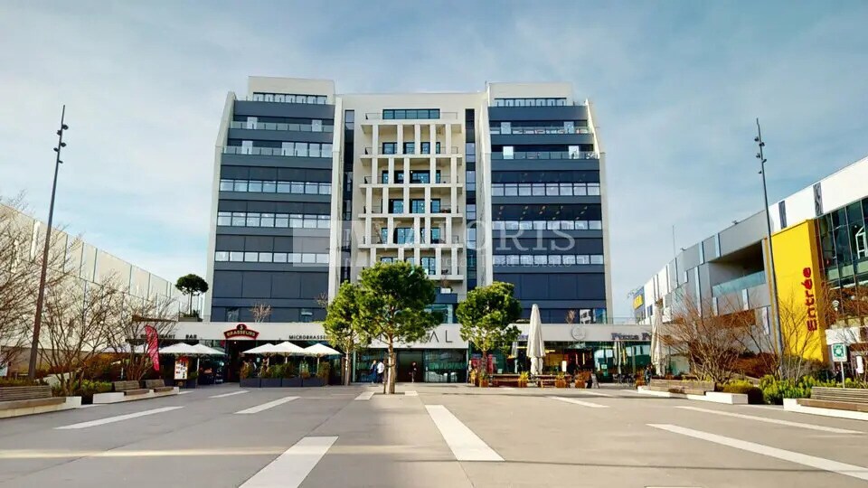 Bureau dans Vénissieux à louer - Photo de l’immeuble – Image 3 sur 9