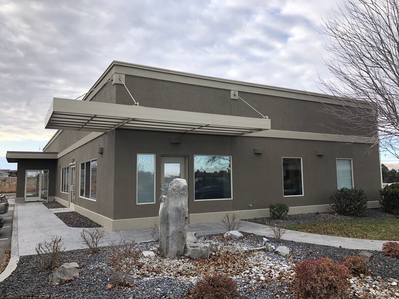 8601 W Clearwater Ave, Kennewick, WA à louer - Photo de l’immeuble – Image 1 sur 5