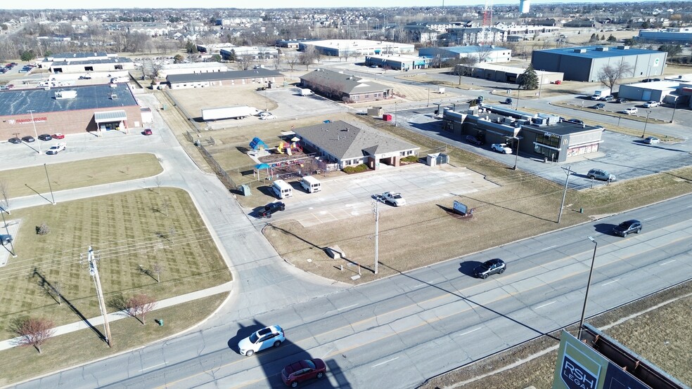 1350 Blair's Ferry Rd NE, Cedar Rapids, IA à louer - Photo de l’immeuble – Image 2 sur 6