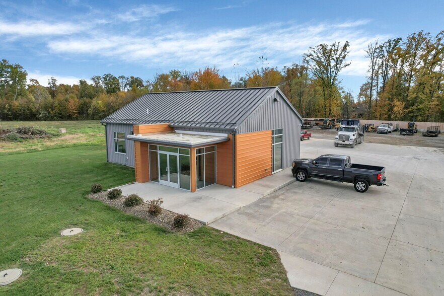 10095 Tollgate Rd, Pataskala, OH à louer - Photo de l’immeuble – Image 2 sur 5