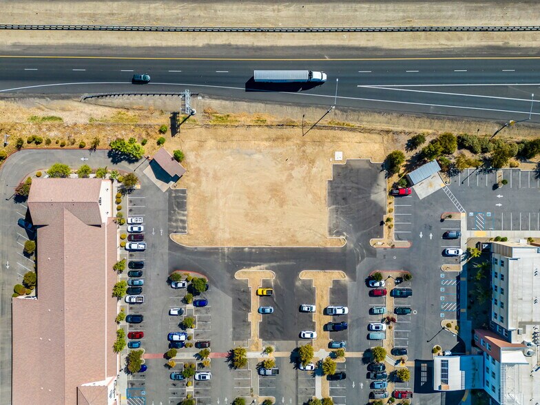 2120 Freeway Dr, Woodland, CA à vendre - Photo de l’immeuble – Image 3 sur 34