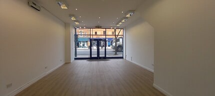 373 Upper Richmond Rd W, Londres à louer Photo intérieure– Image 1 sur 2