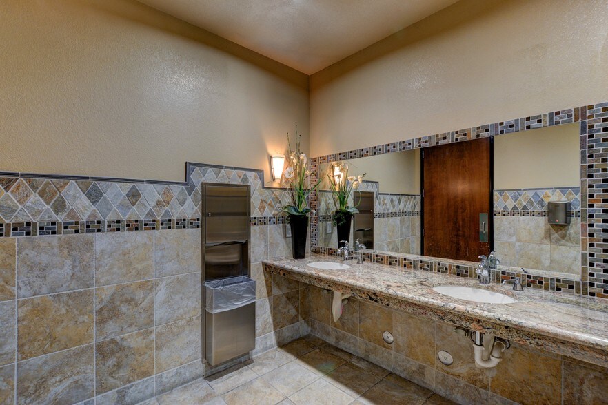 8905 W Post Rd, Las Vegas, NV à louer - Photo intérieure – Image 3 sur 9