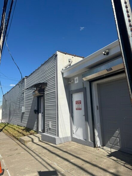 182 Vermont Ave, Staten Island, NY à vendre - Photo de l’immeuble – Image 3 sur 16