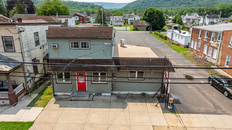 430 W 3rd St, Nescopeck, PA à vendre - Photo principale – Image 1 sur 48