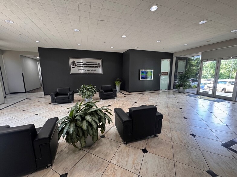 200 River Pointe Dr, Conroe, TX à louer - Hall d’entrée – Image 2 sur 11