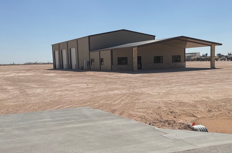 2812 EAST COUNTY RD 147 rd, Midland, TX à louer - Photo de l’immeuble – Image 2 sur 6