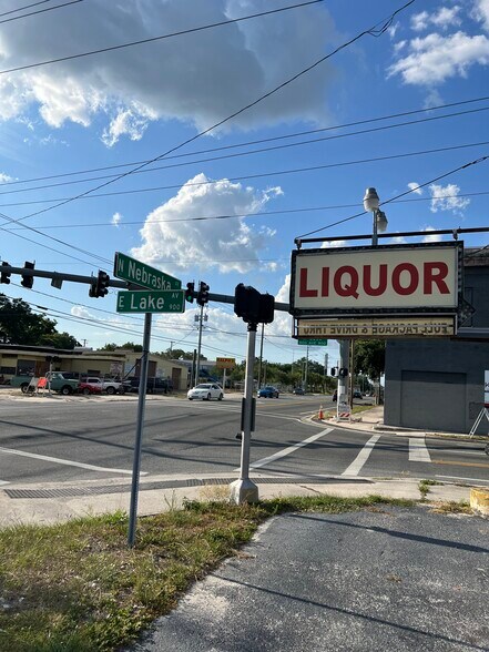 3607 N Nebraska Ave, Tampa, FL à louer - Photo de l’immeuble – Image 3 sur 6