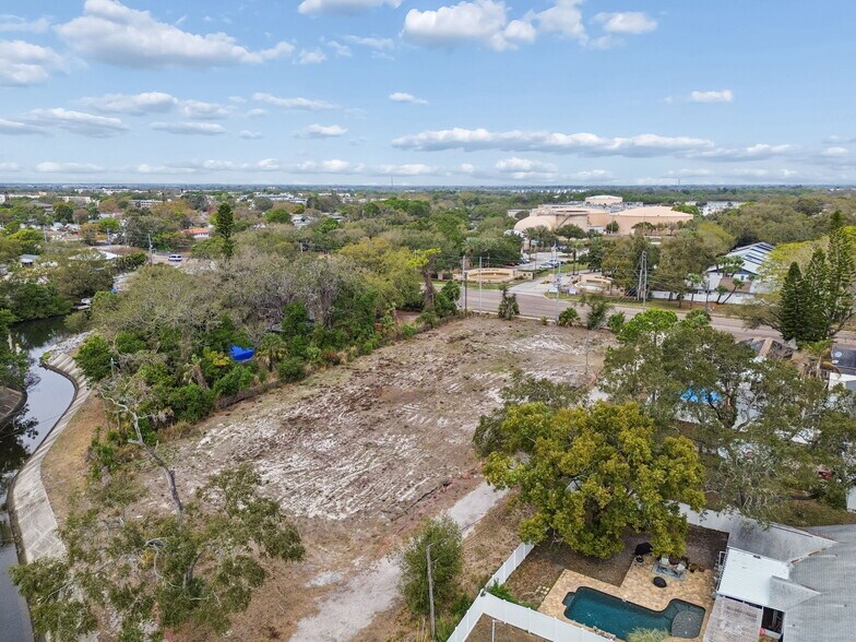 5306 73rd Way N, Saint Petersburg, FL à vendre - Photo de l’immeuble – Image 3 sur 5