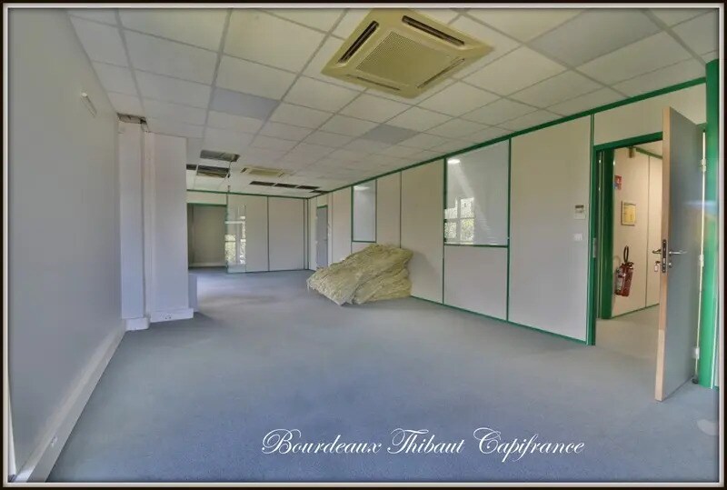 Local d’activités dans Montlhéry à louer - Photo de l’immeuble – Image 2 sur 4