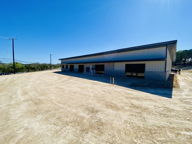 8932 FM-1863, San Antonio, TX à louer - Photo de l’immeuble – Image 2 sur 7