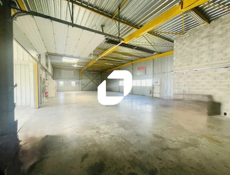 Local d'activités dans Béligneux à vendre - Photo de l’immeuble – Image 3 sur 13
