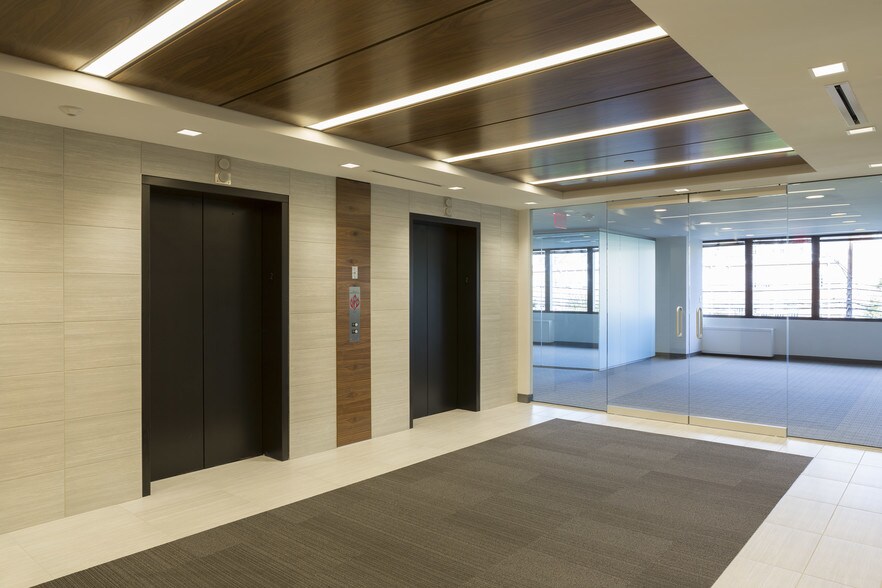 4340 East-West Hwy, Bethesda, MD à louer - Hall d’entrée – Image 3 sur 9