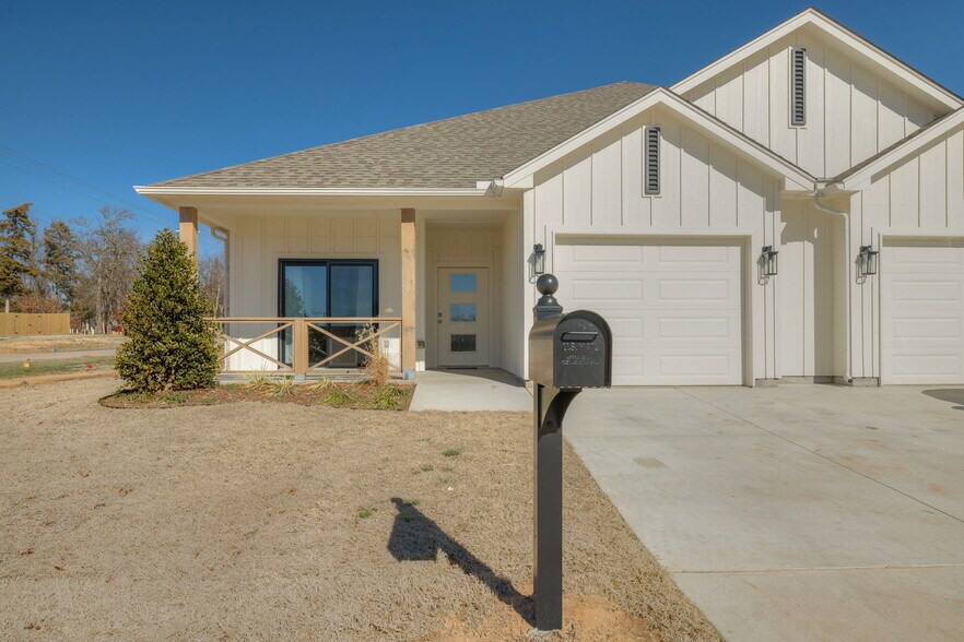 1010 Lovers Lane ln, Perkins, OK à vendre - Photo de l’immeuble – Image 2 sur 23