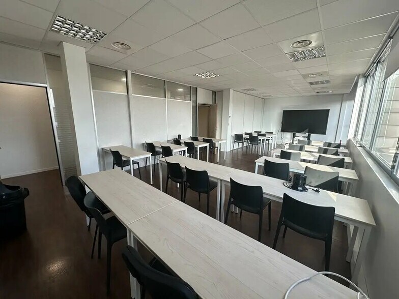 Bureau dans Reims à louer - Photo de l’immeuble – Image 1 sur 6