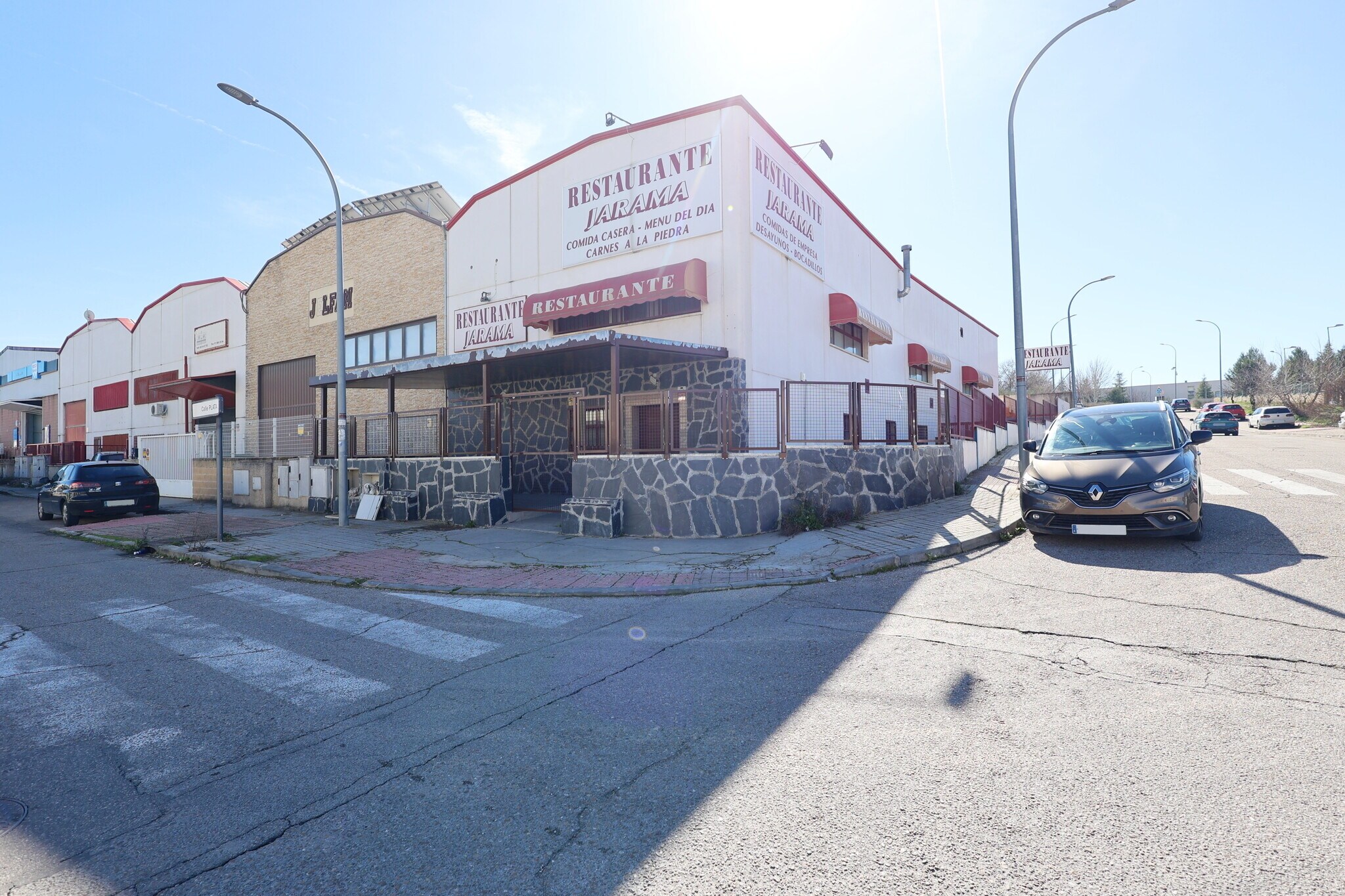 Local commercial dans Loeches, Madrid à vendre Photo principale– Image 1 sur 4