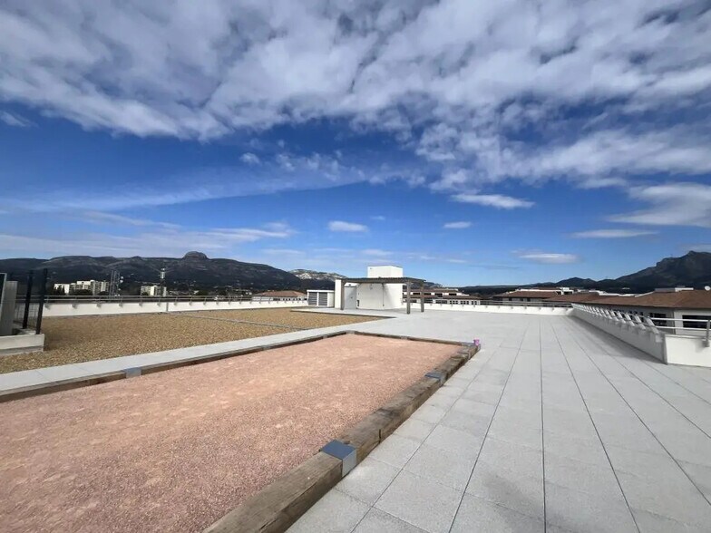 Bureau dans Aubagne à louer - Photo de l’immeuble – Image 3 sur 7