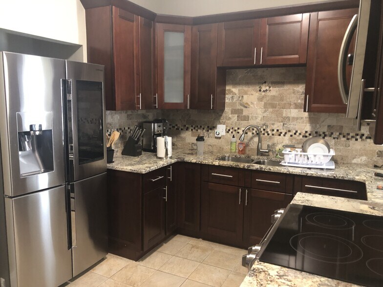 106 W Euclid Ave, Tampa, FL à louer - Photo intérieure – Image 3 sur 6