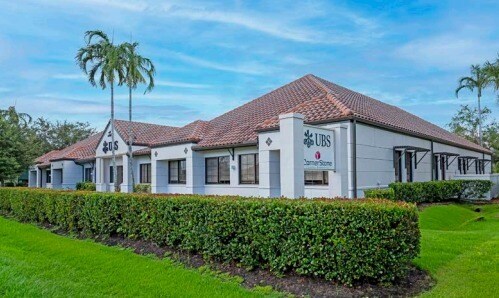 7950 Summerlin Lakes Dr, Fort Myers, FL à louer - Photo de l’immeuble – Image 2 sur 7
