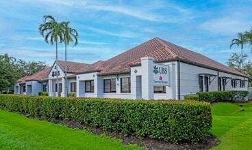 7950 Summerlin Lakes Dr, Fort Myers, FL à louer Photo de l’immeuble– Image 2 sur 7