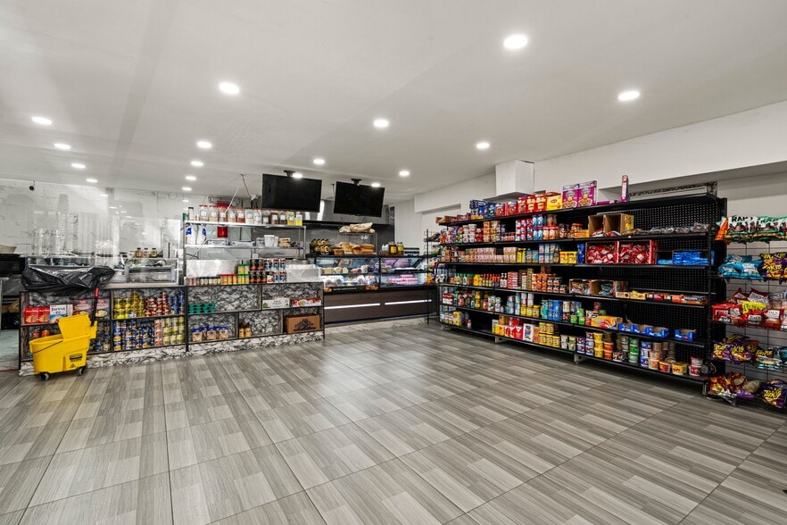 40-44 Warren Street, Staten Island, NY à louer - Photo intérieure – Image 3 sur 11