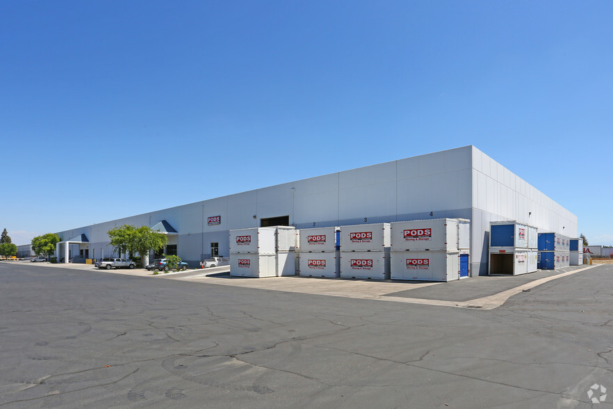 7021 Schirra Ct, Bakersfield, CA à louer - Photo de l’immeuble – Image 2 sur 5