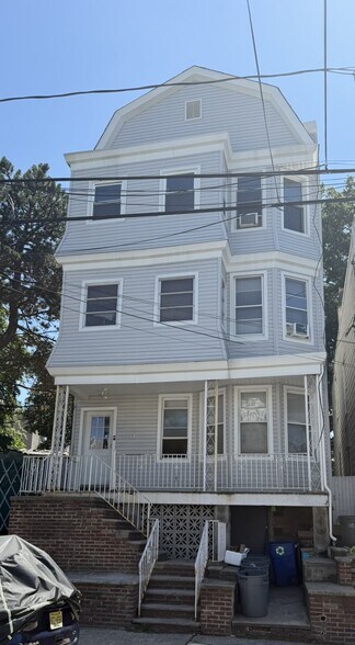 Bayonne Multifamily For Sale portefeuille de 2 biens à vendre sur LoopNet.fr - Photo de l’immeuble – Image 3 sur 4