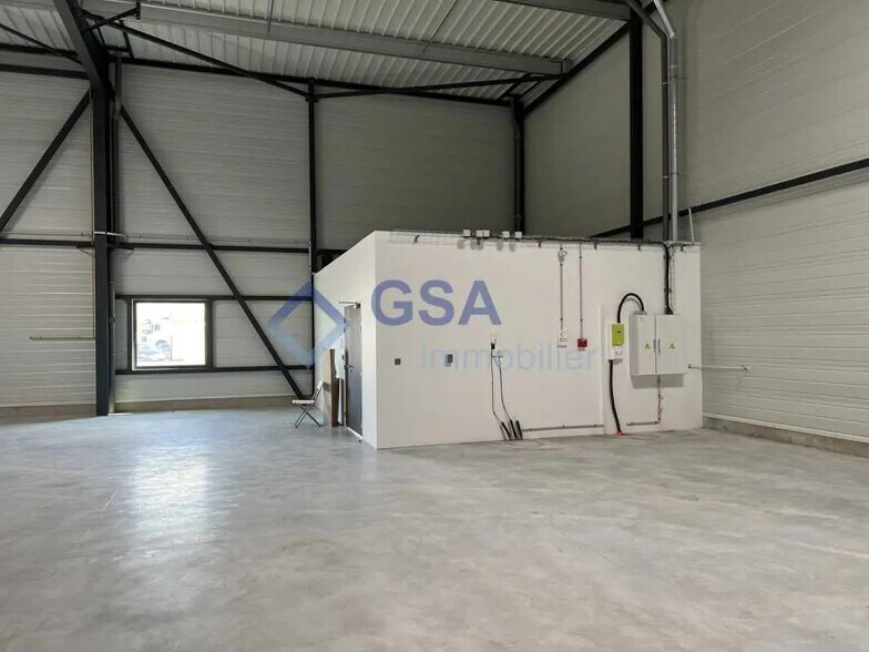 Bureau dans Savigny-le-Temple à louer - Photo intérieure – Image 3 sur 5