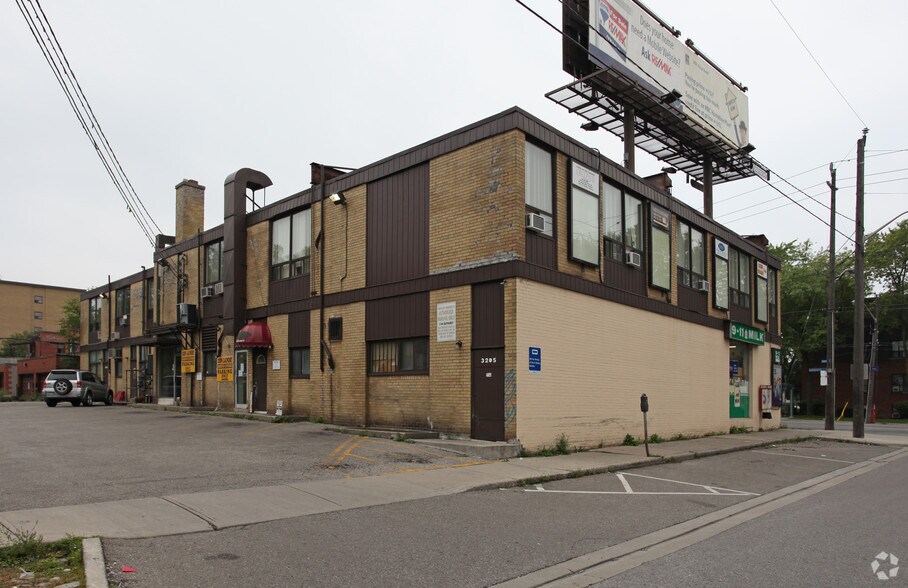 3193-3205 Bathurst St, Toronto, ON à vendre - Photo de l’immeuble – Image 2 sur 11